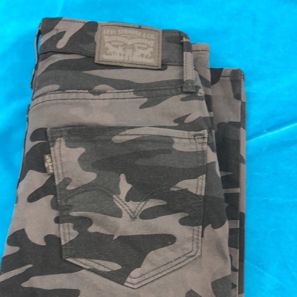 Levi's 721 Hi Rise Skinny sz 27 - black and grey camo NWOT - Picture 3 of 6